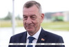 Управляющий делами Президента Беларуси Юрий Назаров предлагает активнее внедрять при домостроении клееные конструкции